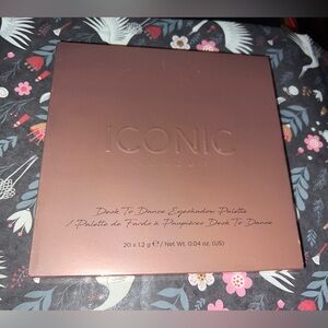 ICONIC London Desk to Dance Eyeshadow Palette in Rose Gold